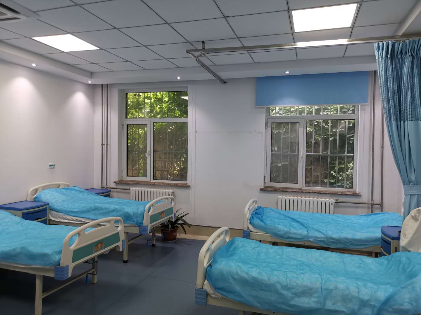 医院使用臭氧空气消毒机情景